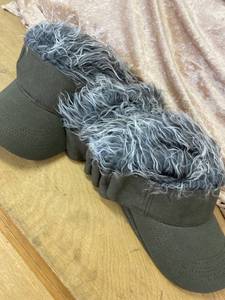 lot 16 image: 10 novelty hats
