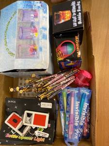 lot 17 image: misc novelties
