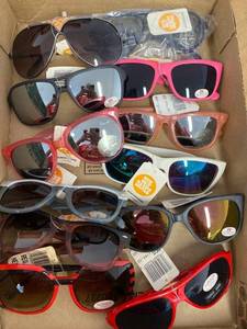 lot 22 image: 12 pairs sunglasses