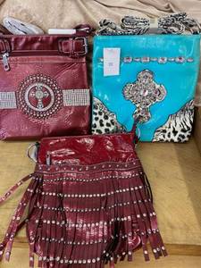 lot 26 image: western crossbody purses