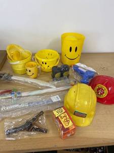 lot 49 image: novelty toy lot