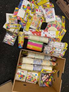 lot 50 image: party supplies lot - mostly cups & napkins
