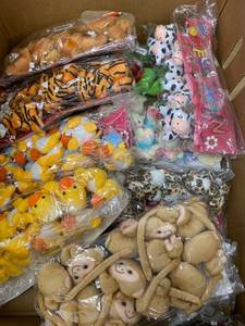 lot 52 image: approx 120 animal toy keychains