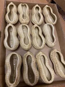lot 56 image: peanut decor