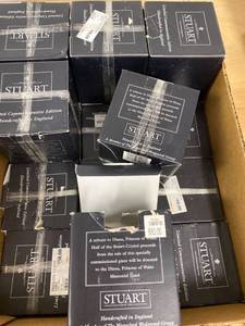 lot 57 image: Princess Diana memorial votives approx 16