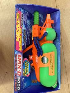 lot 67 image: super soaker NIB