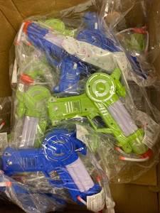 lot 68 image: lot of approx 15 water guns