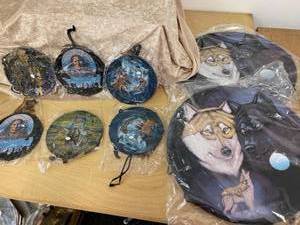 lot 69 image: 2 large 6 small Mandelas