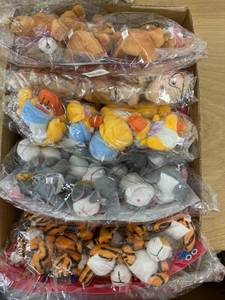 lot 71 image: animal keychains