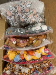 lot 72 image: animal keychains