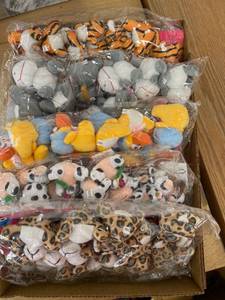 lot 73 image: animal keychains