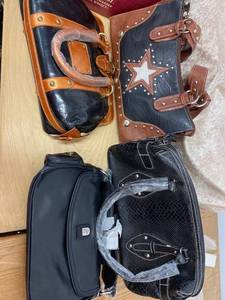 lot 82 image: purses