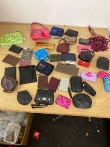 lot 84 image: 25 coin purses, small wallets