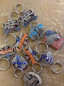 lot 1115 image: 10 keychains
