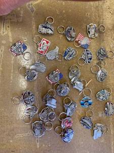 lot 1120 image: approx 30 keychains