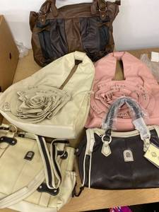 lot 1129 image: purses (6)