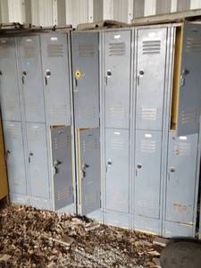 lot 208 image: (2) 8 door locker units, no keys  unknown combinations