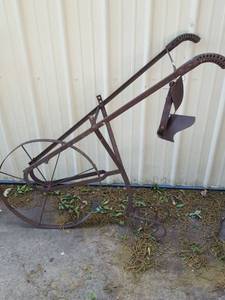 lot 213 image: walk behind cultivator