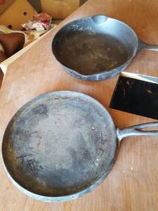 lot 223 image: cast iron skillet and griddle, Wagner Ware