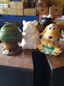 lot 230 image: 3 cookie jars