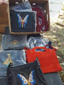 lot 253 image: approximately 15 assorted purses with sequins