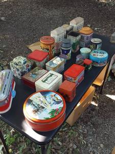 lot 259 image: assorted tins