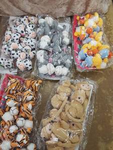 lot 1140 image: 60 keychains