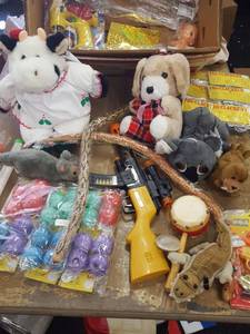 lot 1160 image: box of assorted toys
