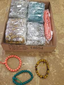 lot 1186 image: 8 Doz bracelets