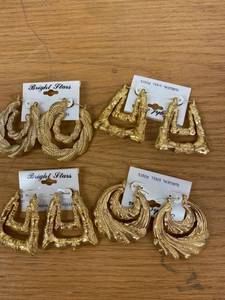lot 1504 image: 4 pairs earrings