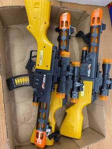 lot 1512 image: 3 toy guns