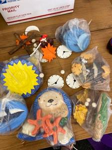 lot 1527 image: 7 various wind chimes - animals, moons, suns