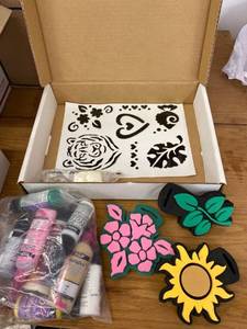 lot 1531 image: fabric paint and stencil set