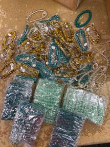lot 1550 image: approx 8 dozen assorted bead bracelets