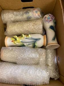 lot 1565 image: 12 assorted porcelain vases