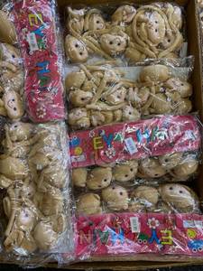 lot 1577 image: approx 30 dozen monkey keychains