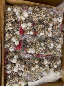lot 1579 image: approx 30 dozen leopard keychains