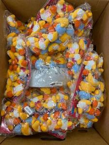 lot 1580 image: approx 20 dozen baby duck keychains