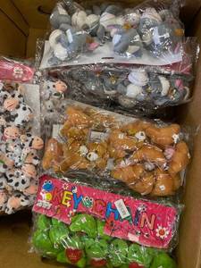 lot 1584 image: approx 20 dozen stuffed animal keychains - assorted animals - bear, cow, frog, elephant