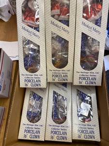 lot 1587 image: 6 masked Marty clowns, 16 porcelain