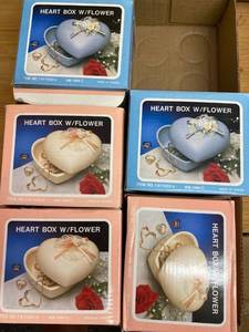 lot 1591 image: 5 heart-shaped porcelain jewelry boxes