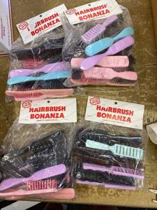 lot 1602 image: hairbrush bonanza, approx 40 assorted hairbrushes