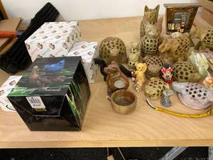 lot 1607 image: catch all lot of figurines