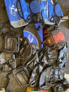 lot 1625 image: 10 fanny packs & 4 small cooler bags