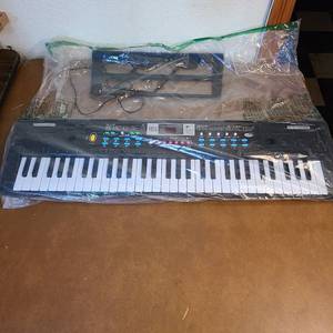 lot 243 image: MUSIC Paradise 61 Key Keyboard