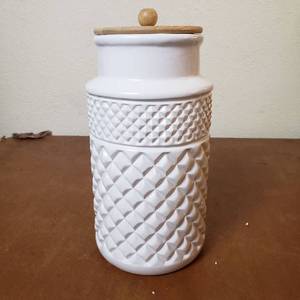 lot 267 image: Kitchen Jar