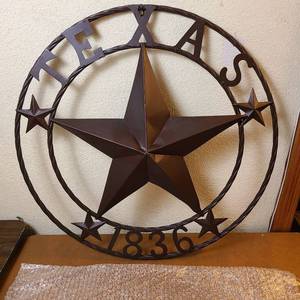 lot 394 image: Texas Star Wall Decor
