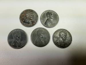 lot 186 image: (5) 1943 Steel War Pennies