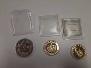 lot 208 image: 3 American Mint Coins - 2 are History of America