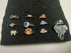 lot 217 image: 11 Assorted Rings